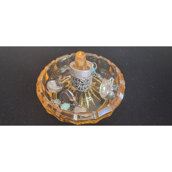 Vintage Amber Glass Ring Holder Dish – Sunburst Pattern, 1930s–50s - Picture 5 of 5